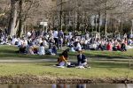 Amsterdam 24 februari 2021
Grote drukte in het vondelpark tijdens corona. Het was heerlijk weer met een zonnetje en een graad of 20.