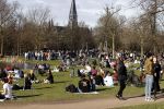Amsterdam 24 februari 2021
Grote drukte in het vondelpark tijdens corona. Het was heerlijk weer met een zonnetje en een graad of 20.