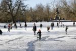 Amsterdam 9 februari 2021
Sneeuw in het vondelpark. Er wordt volop geschaatst in het vondelpark.