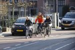 Amsterdam 2 maart 2021
Waldemar Torenstra met zijn dochter en zoon in Amsterdam zuid.