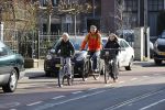 Amsterdam 2 maart 2021
Waldemar Torenstra met zijn dochter en zoon in Amsterdam zuid.