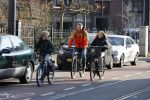 Amsterdam 2 maart 2021
Waldemar Torenstra met zijn dochter en zoon in Amsterdam zuid.