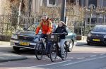 Amsterdam 2 maart 2021
Waldemar Torenstra met zijn dochter en zoon in Amsterdam zuid.
