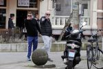 Amsterdam 24 febrruari 2021
Wolter Kroes en kennis Richard hard lopend door het vondelpark