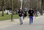 Amsterdam 24 febrruari 2021
Wolter Kroes en kennis Richard hard lopend door het vondelpark
