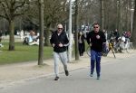 Amsterdam 24 febrruari 2021
Wolter Kroes en kennis Richard hard lopend door het vondelpark