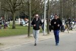 Amsterdam 24 febrruari 2021
Wolter Kroes en kennis Richard hard lopend door het vondelpark