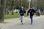 Amsterdam 24 febrruari 2021
Wolter Kroes en kennis Richard hard lopend door het vondelpark