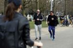 Amsterdam 24 febrruari 2021
Wolter Kroes en kennis Richard hard lopend door het vondelpark