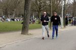 Amsterdam 24 febrruari 2021
Wolter Kroes en kennis Richard hard lopend door het vondelpark