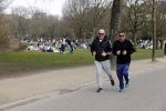 Amsterdam 24 febrruari 2021
Wolter Kroes en kennis Richard hard lopend door het vondelpark