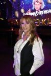 Amsterdam 22 februari 2022
Hans Klok viert zijn 53e verjaardag in the Harbour Club. Later op de avond vraagt hij zijn partner Dann v Ling ten huwelijk. Esther Oosterbeek en Anita Heilker