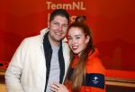 Schiphol 21 februari 2022
De olympische sporters en medaille winnaars komen terug uit Peking en worden gehuldigd in het Hilton Hotel. Antoinette de Jong met verloofde / vriend
