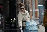 Amsterdam 15 februari 2022
Birgit Schuurman en haar vriend Sander v Haarlem  achter de kinderwagen met daarin hun zoontje Jimi in Amsterdam Zuid