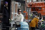 Amsterdam 15 februari 2022
Birgit Schuurman en haar vriend Sander v Haarlem  achter de kinderwagen met daarin hun zoontje Jimi in Amsterdam Zuid