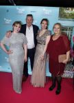 Amsterdam 14 februari 2022
Premiere ik wist het in Tuschinski.
Chantal v gastel met familie