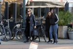 Amsterdam 26 februari 2022
Connie Witteman en haar dochter Constanza Breukhoven met kinderen in Biro in Amsterdam zuid