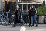 Amsterdam 26 februari 2022
Connie Witteman en haar dochter Constanza Breukhoven met kinderen in Biro in Amsterdam zuid