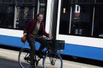 Amsterdam 15 februari 2022
Edwin Oudshoorn met hoed op de fiets in Amsterdam