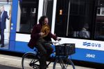 Amsterdam 15 februari 2022
Edwin Oudshoorn met hoed op de fiets in Amsterdam