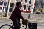 Amsterdam 15 februari 2022
Edwin Oudshoorn met hoed op de fiets in Amsterdam