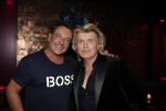 Amsterdam 22 februari 2022
Hans Klok viert zijn 53e verjaardag in the Harbour Club. Later op de avond vraagt hij zijn partner Dann v Ling ten huwelijk. Gerard Joling
