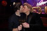 Amsterdam 22 februari 2022
Hans Klok viert zijn 53e verjaardag in the Harbour Club. Later op de avond vraagt hij zijn partner Dann v Ling ten huwelijk.