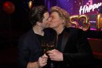 Amsterdam 22 februari 2022
Hans Klok viert zijn 53e verjaardag in the Harbour Club. Later op de avond vraagt hij zijn partner Dann v Ling ten huwelijk.