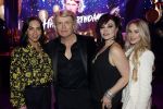 Amsterdam 22 februari 2022
Hans Klok viert zijn 53e verjaardag in the Harbour Club. Later op de avond vraagt hij zijn partner Dann v Ling ten huwelijk. hans met zijn assistentes