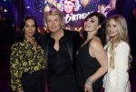Amsterdam 22 februari 2022
Hans Klok viert zijn 53e verjaardag in the Harbour Club. Later op de avond vraagt hij zijn partner Dann v Ling ten huwelijk. hans met zijn assistentes