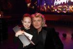 Amsterdam 22 februari 2022
Hans Klok viert zijn 53e verjaardag in the Harbour Club. Later op de avond vraagt hij zijn partner Dann v Ling ten huwelijk. Hans Klok met de dochter van Nathalie de Hoop