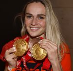 Schiphol 21 februari 2022
De olympische sporters en medaille winnaars komen terug uit Peking en worden gehuldigd in het Hilton Hotel. Irene Schouten