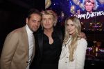 Amsterdam 22 februari 2022
Hans Klok viert zijn 53e verjaardag in the Harbour Club. Later op de avond vraagt hij zijn partner Dann v Ling ten huwelijk. Joost Verhoeven met partner Bo Yael