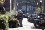Amsterdam 1 maart 2022
Jules en Puck Croiset voor hun huis in Amsterdam zuid.