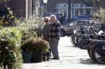 Amsterdam 1 maart 2022
Jules en Puck Croiset voor hun huis in Amsterdam zuid.