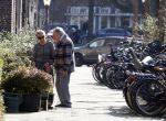 Amsterdam 1 maart 2022
Jules en Puck Croiset voor hun huis in Amsterdam zuid.