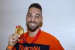 Schiphol 21 februari 2022
De olympische sporters en medaille winnaars komen terug uit Peking en worden gehuldigd in het Hilton Hotel. Kjeld Nuis