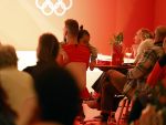 Schiphol 21 februari 2022
De olympische sporters en medaille winnaars komen terug uit Peking en worden gehuldigd in het Hilton Hotel. Kjeld Nuis met zijn zoontje