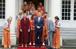 Den Haag 22 februari 2022
De nederlandse medaille winnaars zijn te gast bij Koning Willem Alexander en Koningin Maxima op paleis Noordeinde. Aanwezig oa Irene Schouten Suzanne Schulting Ireen Wust Thomas Krol Antoinette de Jong Marijke Groenewoud Selma Poutsma Yara v kerkhof Xandra Velzeboer Kimberley Bos Patrick Roest en Kjeld Nuis