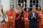 Den Haag 22 februari 2022
De nederlandse medaille winnaars zijn te gast bij Koning Willem Alexander en Koningin Maxima op paleis Noordeinde. Aanwezig oa Irene Schouten Suzanne Schulting Ireen Wust Thomas Krol Antoinette de Jong Marijke Groenewoud Selma Poutsma Yara v kerkhof Xandra Velzeboer Kimberley Bos Patrick Roest en Kjeld Nuis