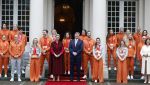 Den Haag 22 februari 2022
De nederlandse medaille winnaars zijn te gast bij Koning Willem Alexander en Koningin Maxima op paleis Noordeinde. Aanwezig oa Irene Schouten Suzanne Schulting Ireen Wust Thomas Krol Antoinette de Jong Marijke Groenewoud Selma Poutsma Yara v kerkhof Xandra Velzeboer Kimberley Bos Patrick Roest en Kjeld Nuis