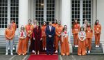 Den Haag 22 februari 2022
De nederlandse medaille winnaars zijn te gast bij Koning Willem Alexander en Koningin Maxima op paleis Noordeinde. Aanwezig oa Irene Schouten Suzanne Schulting Ireen Wust Thomas Krol Antoinette de Jong Marijke Groenewoud Selma Poutsma Yara v kerkhof Xandra Velzeboer Kimberley Bos Patrick Roest en Kjeld Nuis