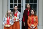 Den Haag 22 februari 2022
De nederlandse medaille winnaars zijn te gast bij Koning Willem Alexander en Koningin Maxima op paleis Noordeinde. Aanwezig oa Irene Schouten Suzanne Schulting Ireen Wust Thomas Krol Antoinette de Jong Marijke Groenewoud Selma Poutsma Yara v kerkhof Xandra Velzeboer Kimberley Bos Patrick Roest en Kjeld Nuis