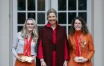 Den Haag 22 februari 2022
De nederlandse medaille winnaars zijn te gast bij Koning Willem Alexander en Koningin Maxima op paleis Noordeinde. Aanwezig oa Irene Schouten Suzanne Schulting Ireen Wust Thomas Krol Antoinette de Jong Marijke Groenewoud Selma Poutsma Yara v kerkhof Xandra Velzeboer Kimberley Bos Patrick Roest en Kjeld Nuis