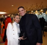 Schiphol 21 februari 2022
De olympische sporters en medaille winnaars komen terug uit Peking en worden gehuldigd in het Hilton Hotel. Rico Verhoeven met zijn nieuwe vriendin Naomy v Beem