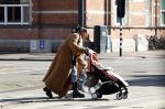 Amsterdam 26 februari 2022
Rose Bertram met haar kinderen op straat in Amsterdam zuid