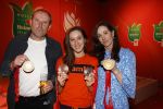 Schiphol 21 februari 2022
De olympische sporters en medaille winnaars komen terug uit Peking en worden gehuldigd in het Hilton Hotel. Suzanne Schulting met ouders