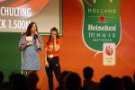 Schiphol 21 februari 2022
De olympische sporters en medaille winnaars komen terug uit Peking en worden gehuldigd in het Hilton Hotel. Suzanne Schulting met moeder