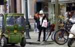 Amsterdam 8 maart 2023
Connie Witteman aan het winkelen in Amsterdam zuid