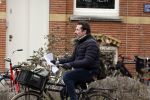 Amsterdam 8 maart 2023
Jacob Derwig leert zijn teksten terwijl hij door Amsterdam zuid fietst